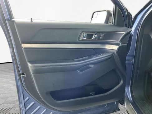 Used 2018 Ford Explorer XLT FWD image 20
