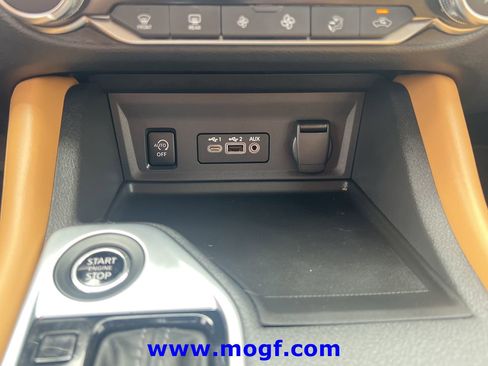 Used 2025 Nissan Sentra SV w/ SV Premium Package image 10