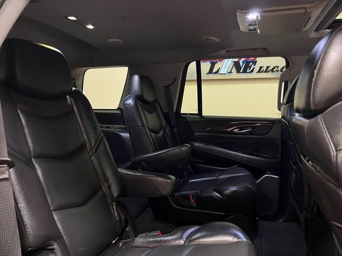 Used 2018 Cadillac Escalade Luxury RWD image 28