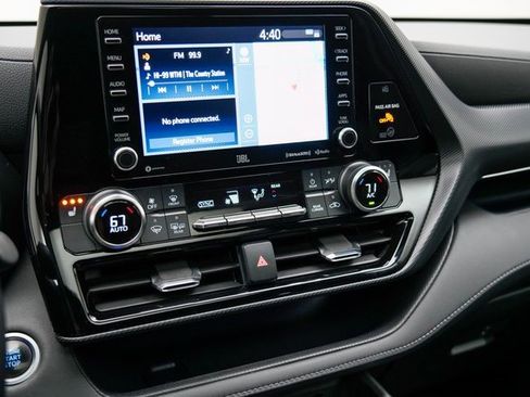 Used 2021 Toyota Highlander XSE image 23