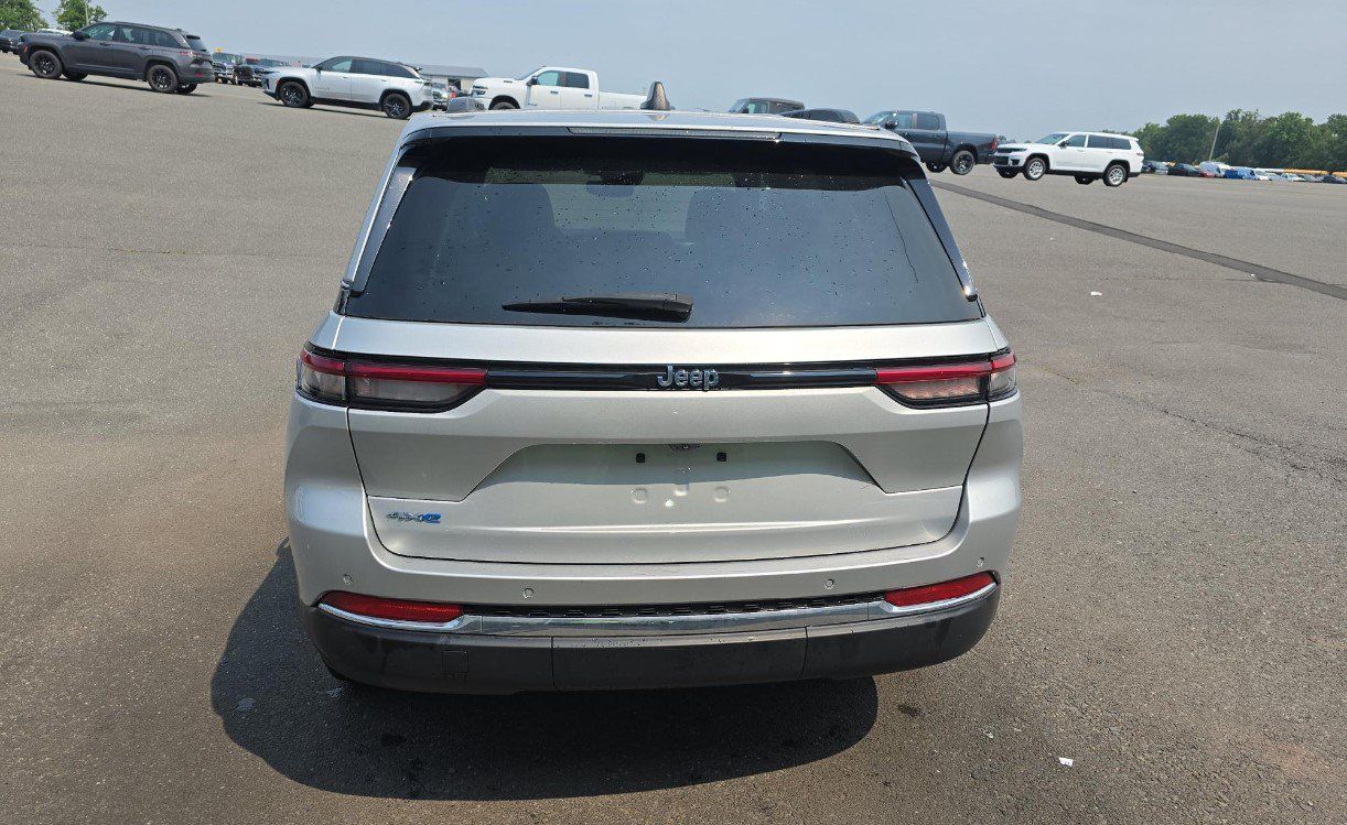 Used 2024 Jeep Grand Cherokee Limited 4xe AWD/4WD image 5