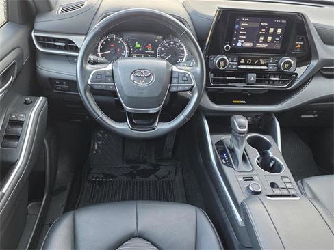 Certified 2023 Toyota Highlander XSE image 13