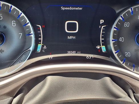 Used 2024 Chrysler Pacifica Touring-L FWD image 32