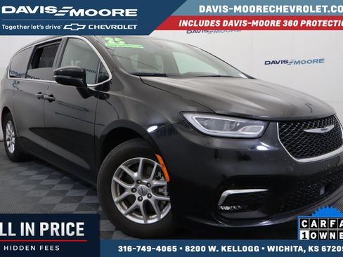 Used 2025 Chrysler Pacifica Select FWD image 1