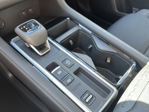 New 2025 Nissan Pathfinder SV w/ SV Premium Package image 25