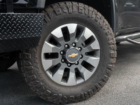 Used 2024 Chevrolet Silverado 2500 Custom w/ Custom Value Package AWD/4WD image 2