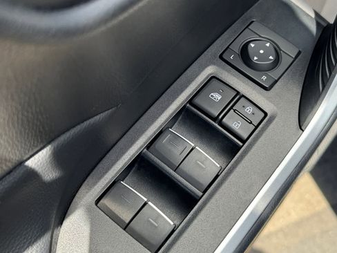 Used 2025 Toyota RAV4 XLE AWD/4WD image 16