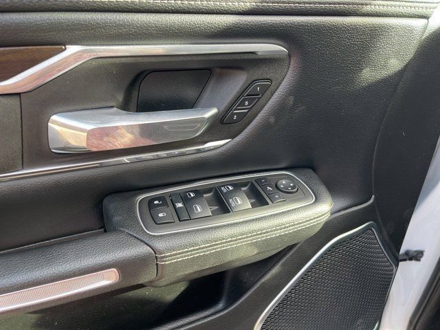 Used 2022 RAM 1500 Laramie AWD/4WD image 7