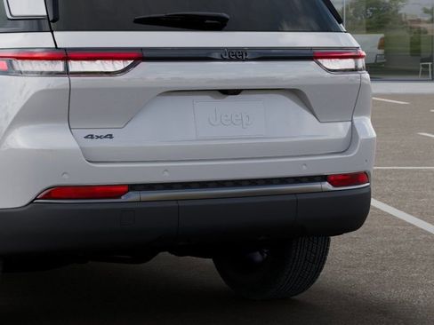 New 2026 Jeep Grand Cherokee Altitude AWD/4WD image 13