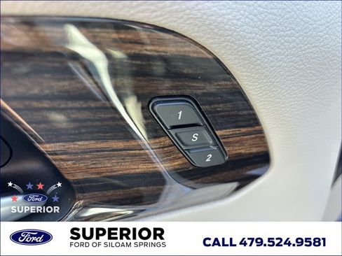 Used 2023 Chrysler Pacifica Limited FWD image 28