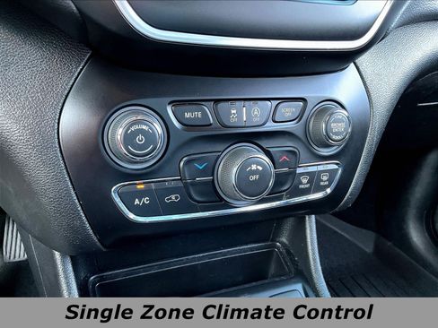 Used 2019 Jeep Cherokee Latitude Plus AWD/4WD image 15