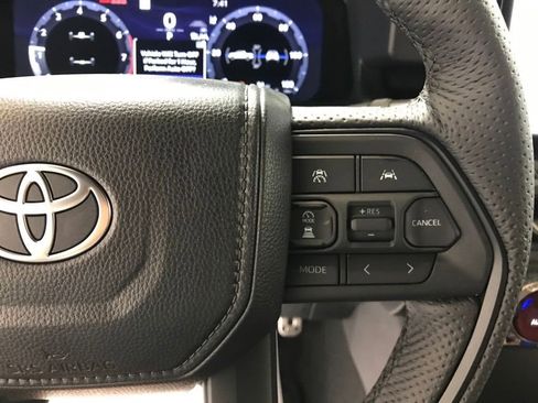 Used 2025 Toyota Tacoma TRD Pro AWD/4WD image 19