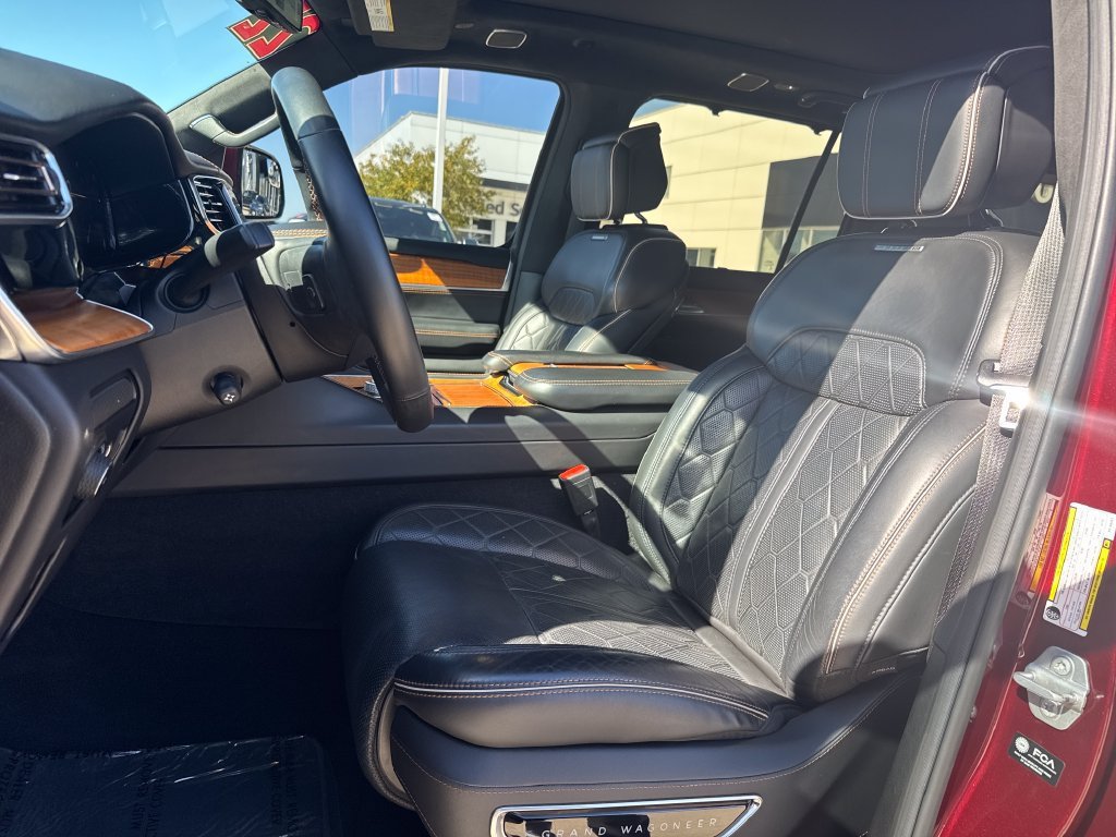 Used 2022 Jeep Grand Wagoneer Series III AWD/4WD image 13