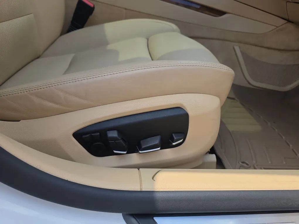 Used 2015 BMW 750Li RWD image 52