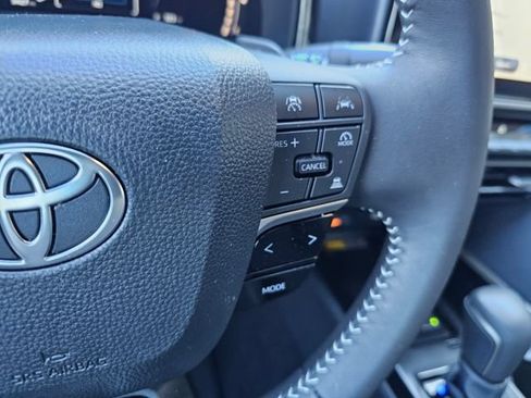Used 2026 Toyota Camry SE FWD image 32