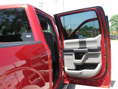 Used 2020 Ford F150 XLT w/ Equipment Group 302A Luxury AWD/4WD image 18
