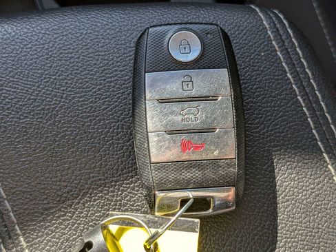 Used 2018 Kia Niro Touring FWD image 34
