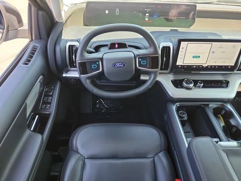 Certified 2025 Ford Expedition Active AWD/4WD image 7