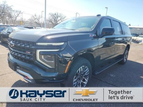 Used 2025 Chevrolet Suburban Z71 image 5