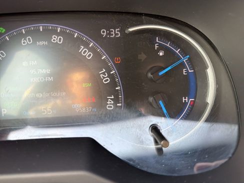 Used 2023 Toyota RAV4 SE w/ SE Grade Weather Package image 39