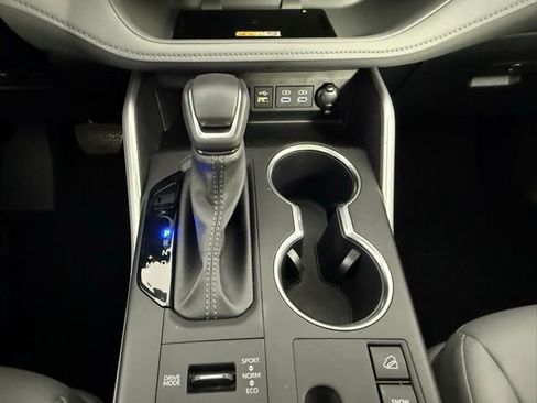 Used 2024 Toyota Highlander XLE image 22