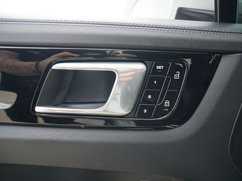 Used 2020 Porsche Cayenne image 22