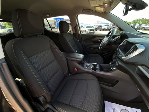 Used 2024 GMC Terrain SLE w/ Driver Convenience Package FWD image 13