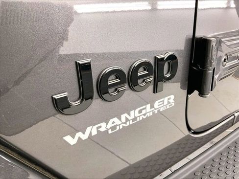 Used 2021 Jeep Wrangler Unlimited Sahara image 8