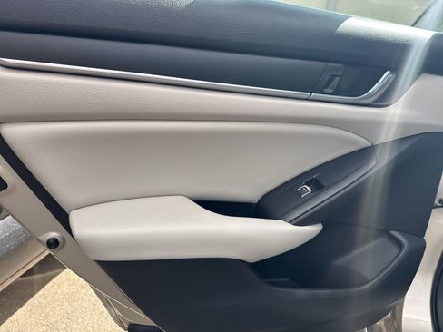 Used 2018 Honda Accord EX image 33