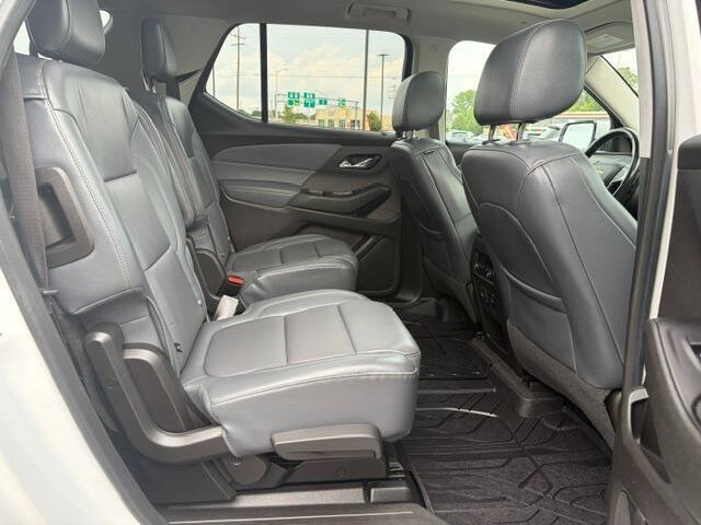 Used 2018 Chevrolet Traverse LT w/ LPO, Black Accent Package AWD/4WD image 16