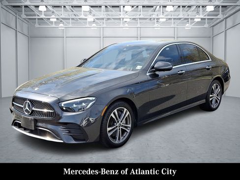 Used 2023 Mercedes-Benz E 350 4MATIC image 3