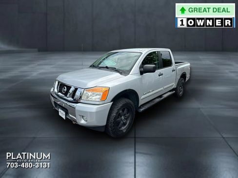 Used 2015 Nissan Titan SV w/ SV Value Truck Package AWD/4WD image 6