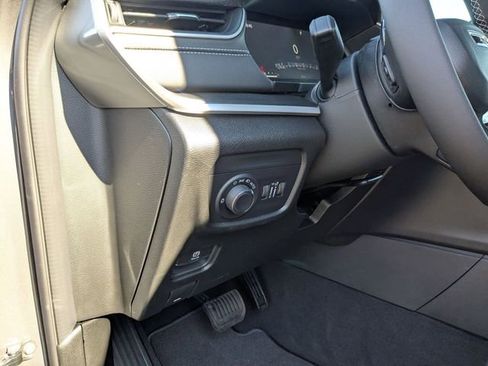 New 2025 Jeep Grand Cherokee L Laredo image 16