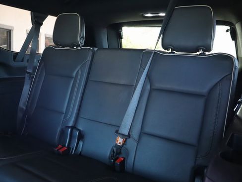 Used 2023 GMC Yukon XL SLT image 45