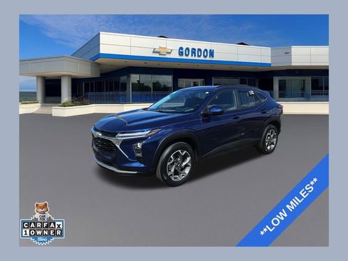 Used 2024 Chevrolet Trax LT w/ Driver Confidence Package FWD image 1