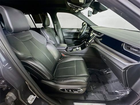 Used 2022 Jeep Grand Cherokee Overland w/ Adv Protech Group III image 12