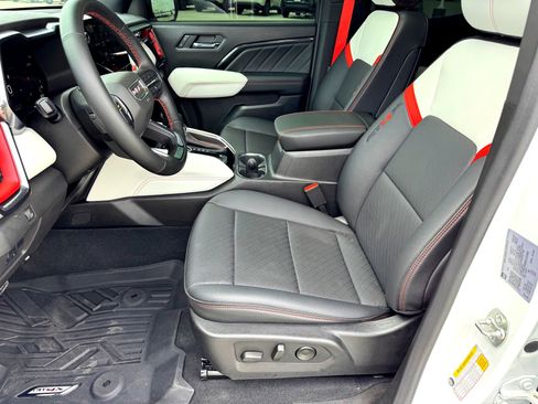 Used 2024 GMC Canyon AT4X image 11