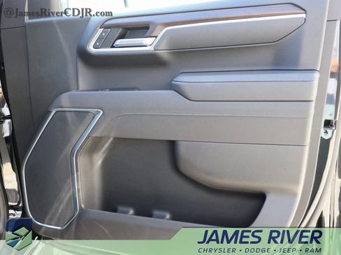 Used 2025 GMC Sierra 1500 SLT image 8