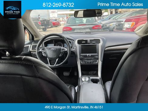 Used 2018 Ford Fusion SE w/ Fusion SE Technology Package FWD image 23