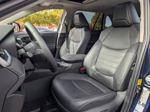 Used 2022 Toyota RAV4 XLE Premium image 27