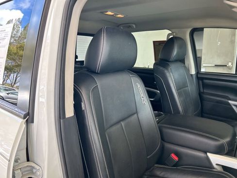 Used 2019 Nissan Titan PRO-4X w/ Pro-4x Convenience Package image 24