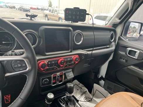 Used 2023 Jeep Wrangler Unlimited Sahara w/ Cold Weather Group AWD/4WD image 24