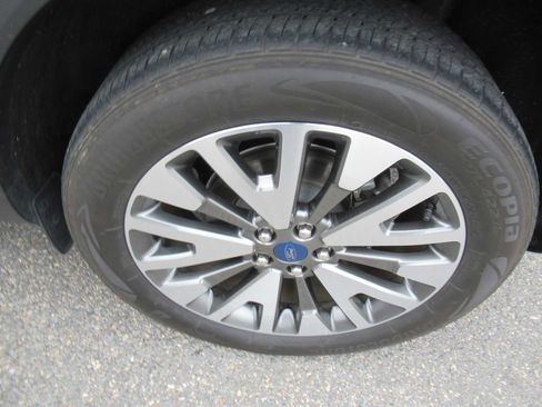 Used 2022 Ford Escape Titanium image 10