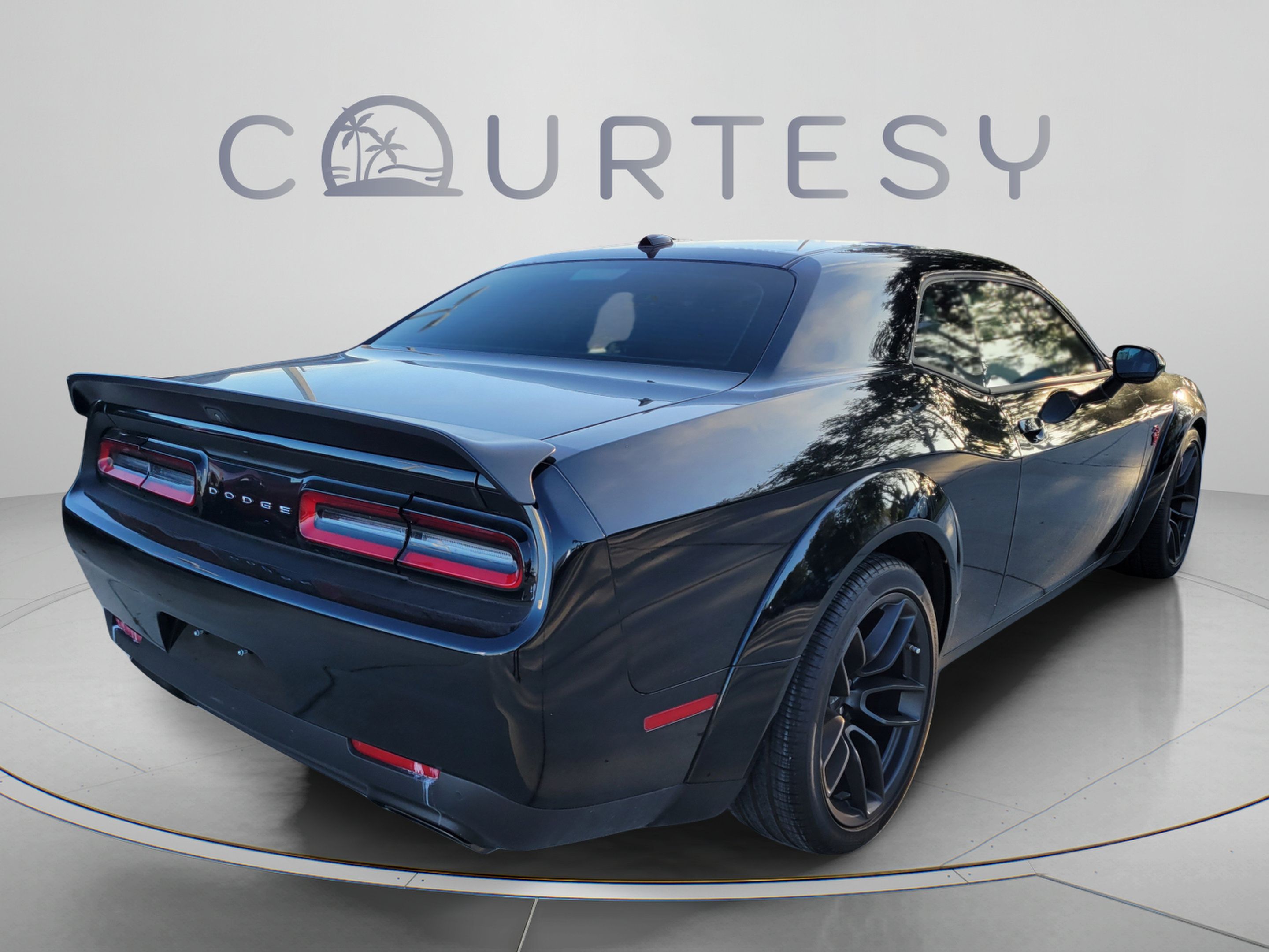 Used 2022 Dodge Challenger SRT Hellcat RWD image 3