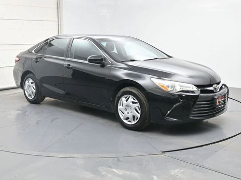 Used 2015 Toyota Camry LE image 23