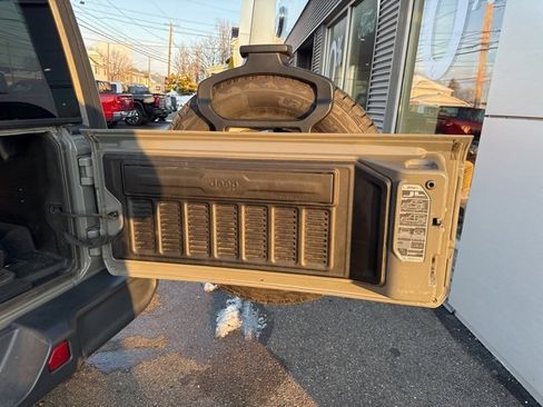 Used 2019 Jeep Wrangler Unlimited Sahara w/ Cold Weather Group image 39