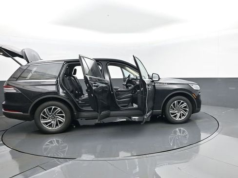 Used 2023 Lincoln Aviator AWD image 33