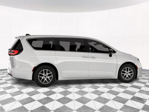 New 2026 Chrysler Pacifica Select image 9