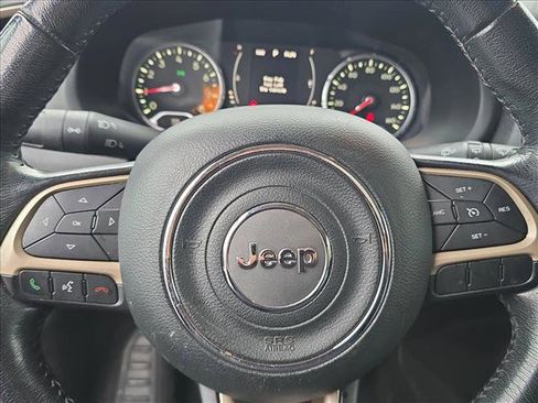 Used 2017 Jeep Renegade Latitude w/ Popular Equipment Group image 8