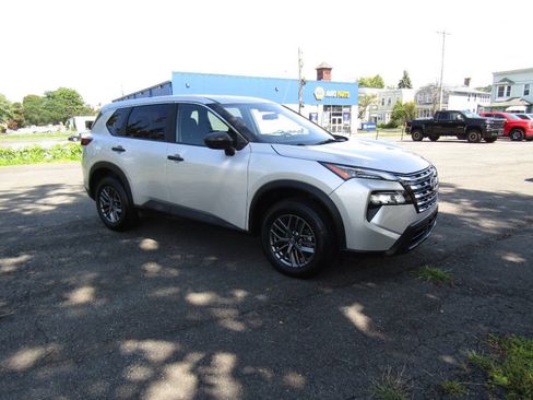 Used 2024 Nissan Rogue S AWD/4WD image 9